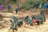 Tá hỏa phát hiện 2 thi thể nằm trên võng giữa rừng sâu Tá hỏa phát hiện 2 thi thể nằm trên võng giữa rừng sâu