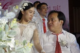 Vượt hàng trăm km quyết nên duyên vợ chồng, cặp đôi khuyết tật hạnh phúc sau 13 năm mới được làm đám cưới Vượt hàng trăm km quyết nên duyên vợ chồng, cặp đôi khuyết tật hạnh phúc sau 13 năm mới được làm đám cưới
