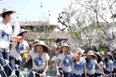 Sự cố hy hữu: Đang tạo dáng chụp hình, dàn thí sinh Hoa hậu Thái Lan bị rơi xuống vì cầu sập Sự cố hy hữu: Đang tạo dáng chụp hình, dàn thí sinh Hoa hậu Thái Lan bị rơi xuống vì cầu sập