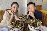 Valentine của sao Việt: Từ kim cương, xế sang đến đơn giản là một bữa ốc vỉa hè Valentine của sao Việt: Từ kim cương, xế sang đến đơn giản là một bữa ốc vỉa hè
