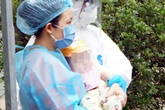 VIDEO: Bé gái 3 tháng tuổi chính thức được xuất viện trong sự vui mừng của đội ngũ bác sĩ VIDEO: Bé gái 3 tháng tuổi chính thức được xuất viện trong sự vui mừng của đội ngũ bác sĩ