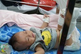 Thông tin mới nhất về sức khỏe của bé 4 tháng tuổi bị bố đánh gãy chân, xuất huyết não Thông tin mới nhất về sức khỏe của bé 4 tháng tuổi bị bố đánh gãy chân, xuất huyết não