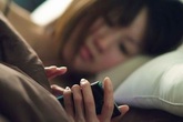 Đang ngủ, cô gái bị 'công an' dọa phạm tội rửa tiền Đang ngủ, cô gái bị 'công an' dọa phạm tội rửa tiền