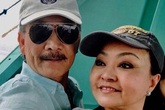 Hương Lan dùng từ điển nói chuyện với con dâu Mỹ Hương Lan dùng từ điển nói chuyện với con dâu Mỹ