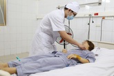 Tự ý mua thuốc hạ sốt về uống, nữ bệnh nhân bị ngộ độc nguy kịch Tự ý mua thuốc hạ sốt về uống, nữ bệnh nhân bị ngộ độc nguy kịch