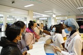 Có nhân viên mắc COVID-19, Bệnh viện Bạch Mai tạm dừng 2 hoạt động khám theo yêu cầu và tái khám Có nhân viên mắc COVID-19, Bệnh viện Bạch Mai tạm dừng 2 hoạt động khám theo yêu cầu và tái khám