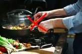 9 thói quen biến món ăn trở thành thảm họa nhưng các bà nội trợ vẫn cứ nghĩ là mình đang làm đúng 9 thói quen biến món ăn trở thành thảm họa nhưng các bà nội trợ vẫn cứ nghĩ là mình đang làm đúng