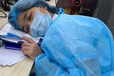 Những hình ảnh đầy cảm động trong khu vực "nội bất xuất, ngoại bất nhập" giữa ổ dịch lớn nhất Thủ đô Những hình ảnh đầy cảm động trong khu vực "nội bất xuất, ngoại bất nhập" giữa ổ dịch lớn nhất Thủ đô