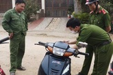 Không đeo khẩu trang khi ra đường, người đàn ông ở Hà Tĩnh bị phạt 200 ngàn đồng Không đeo khẩu trang khi ra đường, người đàn ông ở Hà Tĩnh bị phạt 200 ngàn đồng