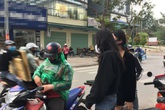 Nhà nhà "đi chợ" online, shipper được mùa ship hàng, đi chợ mua đồ ăn, kiếm rủng rỉnh gần triệu/ngày Nhà nhà "đi chợ" online, shipper được mùa ship hàng, đi chợ mua đồ ăn, kiếm rủng rỉnh gần triệu/ngày