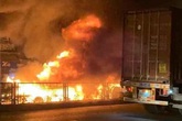 Hải Phòng: Đang lưu thông, xe container bốc cháy dữ dội Hải Phòng: Đang lưu thông, xe container bốc cháy dữ dội