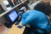 Chuyện 1 kíp trực của nữ điều dưỡng chăm sóc các ca COVID-19 phải thở ô-xy Chuyện 1 kíp trực của nữ điều dưỡng chăm sóc các ca COVID-19 phải thở ô-xy