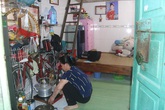 Chật vật kiếm tiền giữa dịch, nữ tạp vụ xúc động trước món quà được trao Chật vật kiếm tiền giữa dịch, nữ tạp vụ xúc động trước món quà được trao