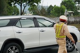Nhận 1,5 triệu chở khách đi chơi khi cách ly, tài xế bị phạt 6 triệu Nhận 1,5 triệu chở khách đi chơi khi cách ly, tài xế bị phạt 6 triệu