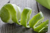 Cắt chanh xong đừng vội vứt vỏ đi bởi nó có nhiều tác dụng mà bạn không ngờ tới đấy Cắt chanh xong đừng vội vứt vỏ đi bởi nó có nhiều tác dụng mà bạn không ngờ tới đấy