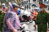 Từ 4/4, Hà Nội bắt đầu phạt người dân ra ngoài đường không có lý do đúng quy định Từ 4/4, Hà Nội bắt đầu phạt người dân ra ngoài đường không có lý do đúng quy định