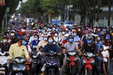 Đường phố TP.HCM đông đúc trong thời gian cách ly toàn xã hội Đường phố TP.HCM đông đúc trong thời gian cách ly toàn xã hội