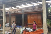 Hà Tĩnh: Lốc xoáy kèm mưa lớn, hơn 130 nhà dân bị hư hỏng nặng Hà Tĩnh: Lốc xoáy kèm mưa lớn, hơn 130 nhà dân bị hư hỏng nặng