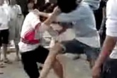 Kinh hãi 2 nhóm học sinh ở TP HCM "xử" nhau bằng mã tấu Kinh hãi 2 nhóm học sinh ở TP HCM "xử" nhau bằng mã tấu