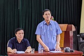 Học sinh phải đứng dưới nắng vì đến sớm, Chủ tịch Hải Phòng bức xúc hỏi “có nội quy nào không?” Học sinh phải đứng dưới nắng vì đến sớm, Chủ tịch Hải Phòng bức xúc hỏi “có nội quy nào không?”