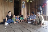Quảng Bình: Băng rừng vượt suối tìm học trò sau kỳ nghỉ dịch COVID-19 Quảng Bình: Băng rừng vượt suối tìm học trò sau kỳ nghỉ dịch COVID-19
