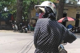 Thấy cụ ông đi bộ giữa trưa nắng gay gắt, cô gái có quyết định khiến tất cả vừa bất ngờ vừa vô cùng cảm phục Thấy cụ ông đi bộ giữa trưa nắng gay gắt, cô gái có quyết định khiến tất cả vừa bất ngờ vừa vô cùng cảm phục