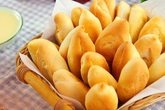 Loại bánh mì mới xuất xuất hiện gây "sốt rần rần", chị em đua nhau mua cả trăm cái một lần Loại bánh mì mới xuất xuất hiện gây "sốt rần rần", chị em đua nhau mua cả trăm cái một lần