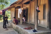 Quỳ Châu - Nghệ An: Chia đều tiền hỗ trợ COVID-19 cho các hộ dân trong bản Quỳ Châu - Nghệ An: Chia đều tiền hỗ trợ COVID-19 cho các hộ dân trong bản