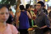 Quá nóng, người Hà Nội ùn ùn lên phố "nhậu" giải nhiệt Quá nóng, người Hà Nội ùn ùn lên phố "nhậu" giải nhiệt