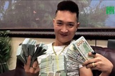 Huấn 'hoa hồng' đang bị công an truy tìm là ai? Huấn 'hoa hồng' đang bị công an truy tìm là ai?