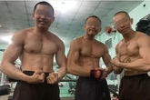 Xôn xao hình ảnh các "sư thầy" Tịnh Thất Bồng Lai đi resort tránh nắng, khoe body 6 múi ở hồ bơi sau ồn ào bị điều tra Xôn xao hình ảnh các "sư thầy" Tịnh Thất Bồng Lai đi resort tránh nắng, khoe body 6 múi ở hồ bơi sau ồn ào bị điều tra