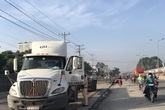 Lái xe container đỗ lên vỉa hè, cuốn chết nữ công nhân Lái xe container đỗ lên vỉa hè, cuốn chết nữ công nhân
