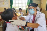 Bạch hầu tăng từng ngày, 7.500 cán bộ y tế tiêm vaccine phòng bệnh Bạch hầu tăng từng ngày, 7.500 cán bộ y tế tiêm vaccine phòng bệnh