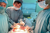 Hy hữu: Phát hiện dị vật lưỡi câu và dây cước trong bụng bệnh nhân nữ Hy hữu: Phát hiện dị vật lưỡi câu và dây cước trong bụng bệnh nhân nữ