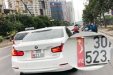 Nhiều xe ô tô dán bản đồ Việt Nam thiếu Hoàng Sa, Trường Sa vô tư lưu thông trên phố Nhiều xe ô tô dán bản đồ Việt Nam thiếu Hoàng Sa, Trường Sa vô tư lưu thông trên phố