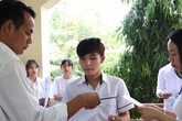 Thí sinh ngồi cách nhau 1,2 m, đeo khẩu trang khi dự thi tốt nghiệp Thí sinh ngồi cách nhau 1,2 m, đeo khẩu trang khi dự thi tốt nghiệp