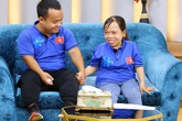 Tình yêu của anh vận động viên và người vợ hát rong cao 1m Tình yêu của anh vận động viên và người vợ hát rong cao 1m