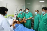 Ba bác sĩ đi kèm bệnh nhân phi công về Anh Ba bác sĩ đi kèm bệnh nhân phi công về Anh