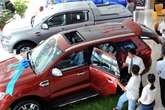 Tồn kho chục ngàn chiếc, ô tô chỉ còn nước giảm giá tháo hàng Tồn kho chục ngàn chiếc, ô tô chỉ còn nước giảm giá tháo hàng
