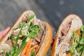 Bánh mì Việt Nam được bán tại Nhật với giá gần 80.000 đồng Bánh mì Việt Nam được bán tại Nhật với giá gần 80.000 đồng