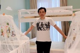 Vợ chồng Dương Khắc Linh dọn phòng chuẩn bị đón con Vợ chồng Dương Khắc Linh dọn phòng chuẩn bị đón con