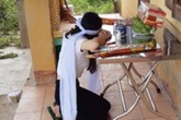 Đau đớn con mất, mẹ ở khu cách ly không thể về đưa tang Đau đớn con mất, mẹ ở khu cách ly không thể về đưa tang