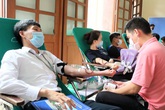 Ấm áp hình ảnh những "giọt hồng" cho đi giữa dịch COVID-19 ở Hải Phòng Ấm áp hình ảnh những "giọt hồng" cho đi giữa dịch COVID-19 ở Hải Phòng