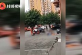 Nữ sinh 15 tuổi nhảy lầu tự tử từ tầng 25, ông bố cố gắng níu con lại cũng rơi theo, nguyên nhân đằng sau đang bị xuyên tạc Nữ sinh 15 tuổi nhảy lầu tự tử từ tầng 25, ông bố cố gắng níu con lại cũng rơi theo, nguyên nhân đằng sau đang bị xuyên tạc