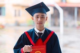 Chàng thợ may quê lúa trở thành thủ khoa khối A sau 3 năm bỏ học Chàng thợ may quê lúa trở thành thủ khoa khối A sau 3 năm bỏ học
