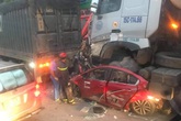 Công an thông tin vụ xe container tông nát xe con khiến 3 người chết thảm ở Hà Nội Công an thông tin vụ xe container tông nát xe con khiến 3 người chết thảm ở Hà Nội