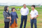 Phó Chủ tịch nước dành tặng "5 chữ Đẹp" cho nữ doanh nhân điển hình tiên tiến của xứ Nghệ Phó Chủ tịch nước dành tặng "5 chữ Đẹp" cho nữ doanh nhân điển hình tiên tiến của xứ Nghệ