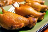 Món thịt chim nướng trên bàn ăn của các đại gia và nỗi đau của các con chim họa mi bị giết thịt một cách rùng rợn Món thịt chim nướng trên bàn ăn của các đại gia và nỗi đau của các con chim họa mi bị giết thịt một cách rùng rợn