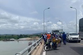 Hải Phòng: Để lại thư cho con trai 2 tuổi, người đàn ông nhảy cầu tự vẫn Hải Phòng: Để lại thư cho con trai 2 tuổi, người đàn ông nhảy cầu tự vẫn