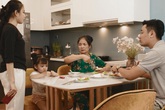 "Cháu bà nội, tội bà ngoại" và những mâu thuẫn khi bà chăm cháu "Cháu bà nội, tội bà ngoại" và những mâu thuẫn khi bà chăm cháu